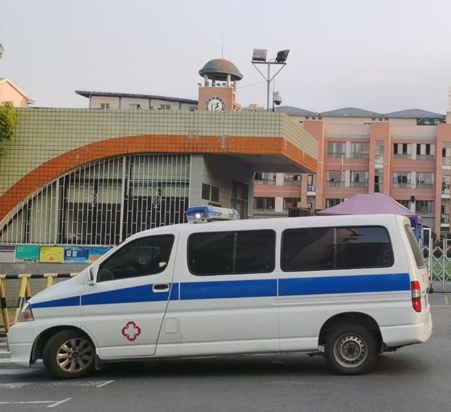 灵石救护车出租护送骨折病人一公里多少钱